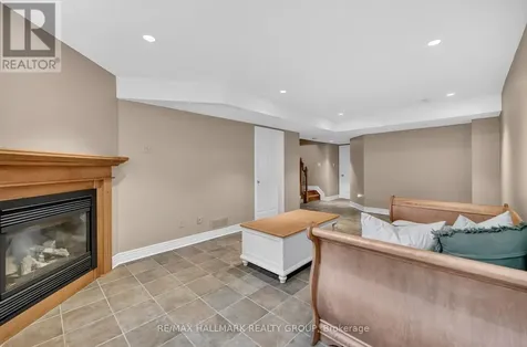 615 Aquaview Drive Ottawa ON K4A 4W1
