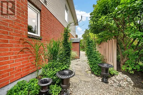 615 Aquaview Drive Ottawa ON K4A 4W1