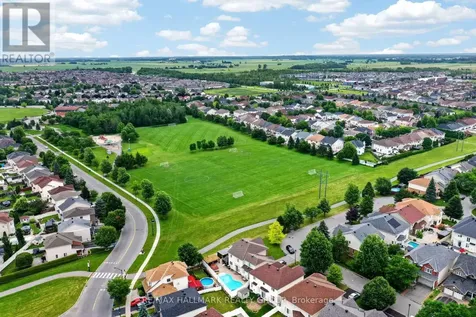 615 Aquaview Drive Ottawa ON K4A 4W1