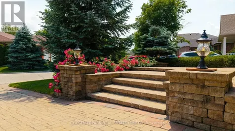 8 Cyril Richardson Court Uxbridge ON L9P 2A8