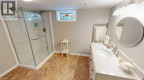 16 Daleview Crescent Fonthill ON L0S 1E0