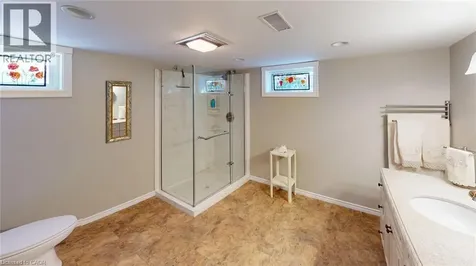 16 Daleview Crescent Fonthill ON L0S 1E0