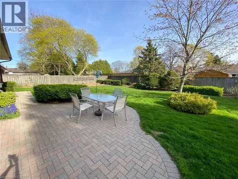 16 Daleview Crescent Fonthill ON L0S 1E0