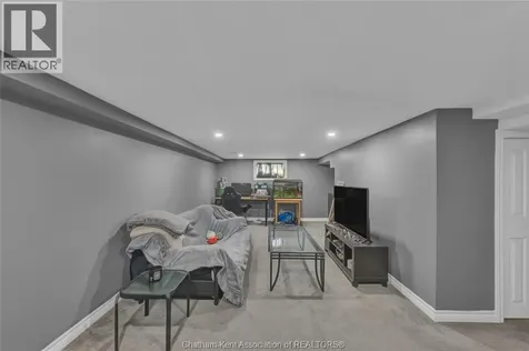 44 Alexandra Avenue Chatham ON N7M 1Y1