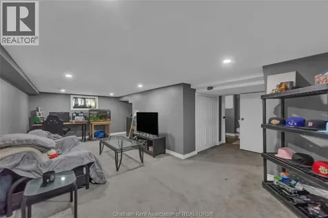 44 Alexandra Avenue Chatham ON N7M 1Y1