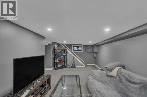 44 Alexandra Avenue Chatham ON N7M 1Y1