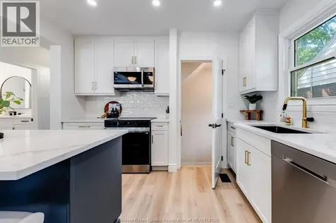 2309 Hall Windsor ON N8W 2M1