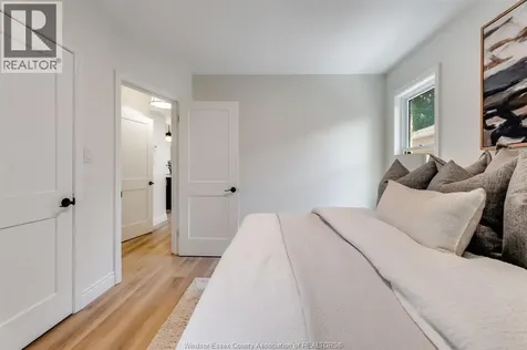 2309 Hall Windsor ON N8W 2M1