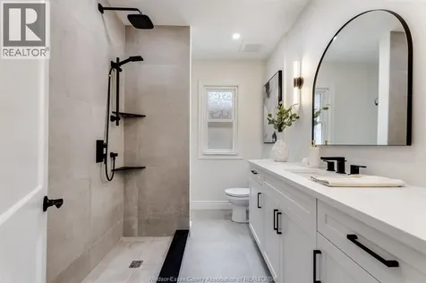 2309 Hall Windsor ON N8W 2M1
