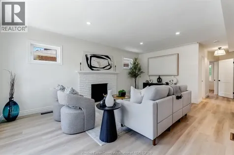 2309 Hall Windsor ON N8W 2M1