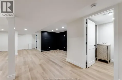 2309 Hall Windsor ON N8W 2M1