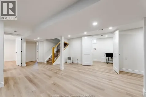 2309 Hall Windsor ON N8W 2M1