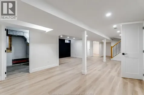 2309 Hall Windsor ON N8W 2M1
