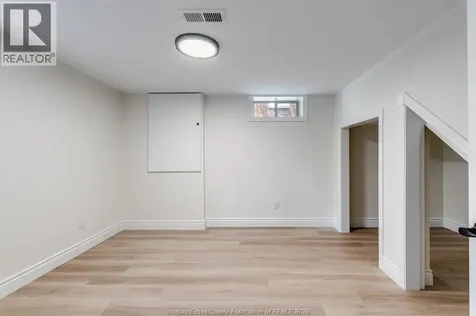 2309 Hall Windsor ON N8W 2M1