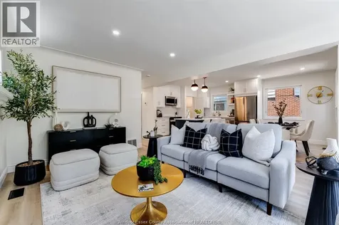 2309 Hall Windsor ON N8W 2M1