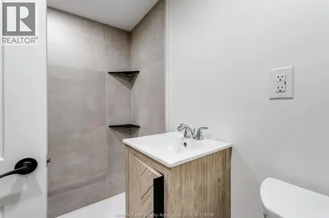 2309 Hall Windsor ON N8W 2M1