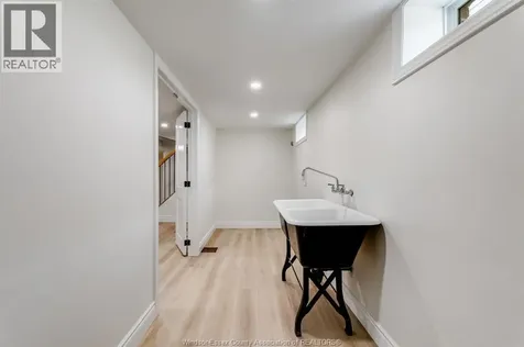 2309 Hall Windsor ON N8W 2M1