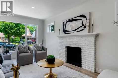 2309 Hall Windsor ON N8W 2M1