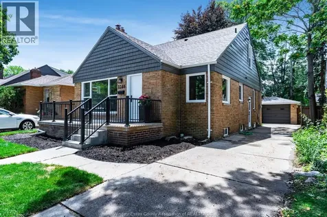 2309 Hall Windsor ON N8W 2M1
