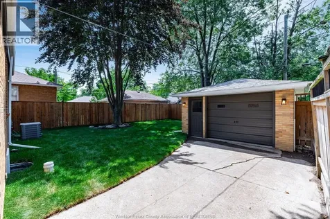 2309 Hall Windsor ON N8W 2M1