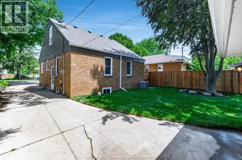 2309 Hall Windsor ON N8W 2M1
