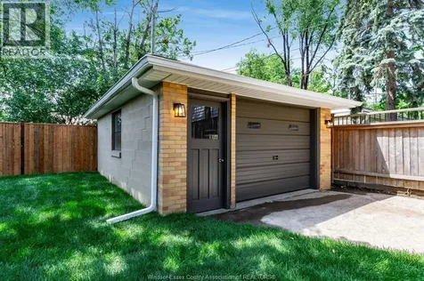2309 Hall Windsor ON N8W 2M1