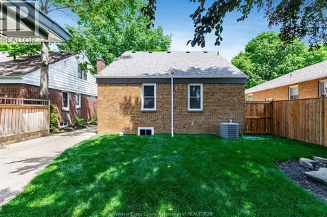 2309 Hall Windsor ON N8W 2M1