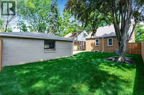 2309 Hall Windsor ON N8W 2M1
