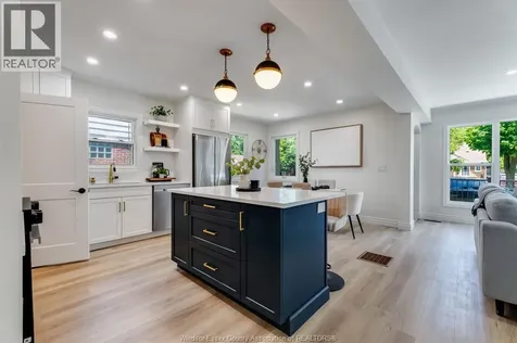 2309 Hall Windsor ON N8W 2M1