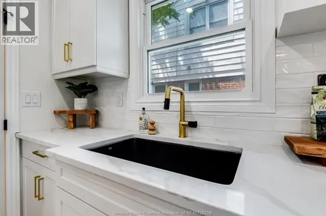 2309 Hall Windsor ON N8W 2M1