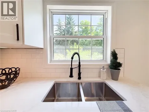 93 Barnes Avenue Brantford ON N3R 4Y9