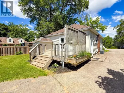 93 Barnes Avenue Brantford ON N3R 4Y9
