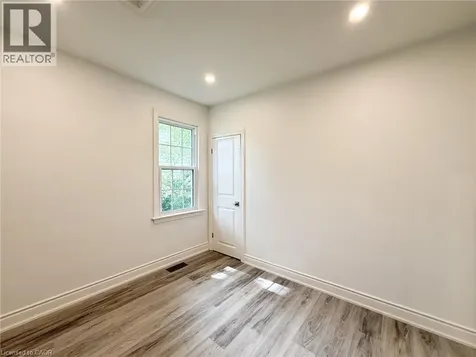 93 Barnes Avenue Brantford ON N3R 4Y9