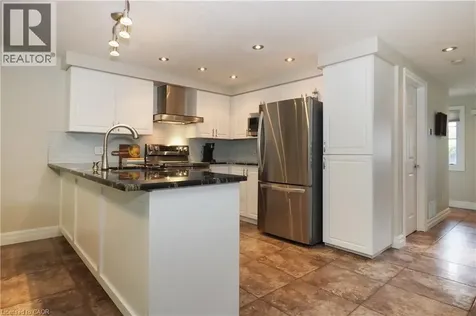 7 Ivy Lane Court Kitchener ON N2N 3P8