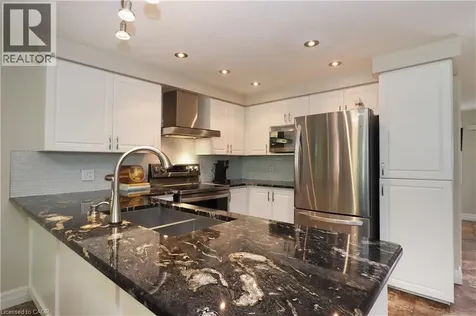 7 Ivy Lane Court Kitchener ON N2N 3P8