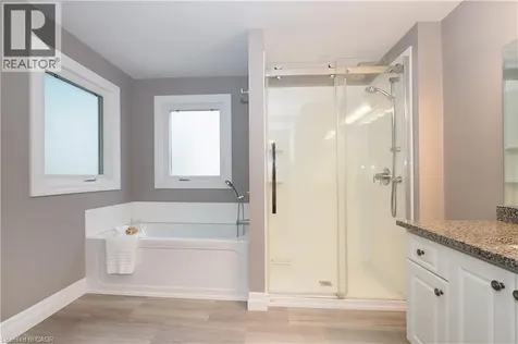 7 Ivy Lane Court Kitchener ON N2N 3P8