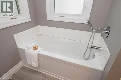 7 Ivy Lane Court Kitchener ON N2N 3P8