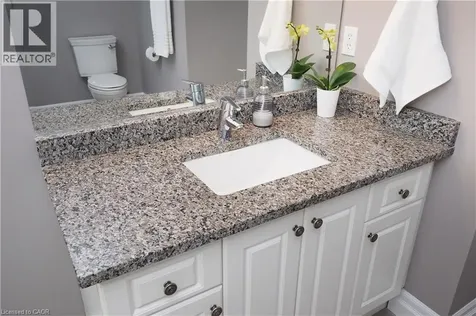 7 Ivy Lane Court Kitchener ON N2N 3P8