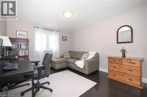 7 Ivy Lane Court Kitchener ON N2N 3P8