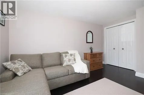7 Ivy Lane Court Kitchener ON N2N 3P8