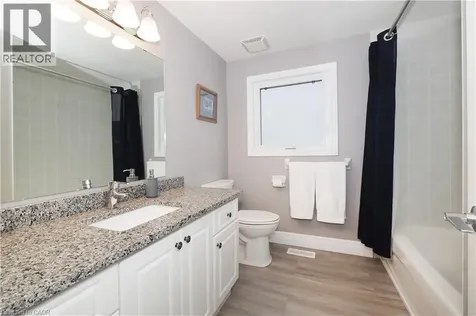 7 Ivy Lane Court Kitchener ON N2N 3P8
