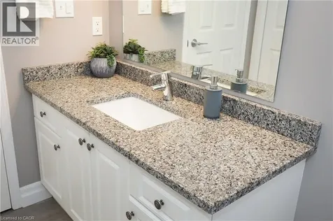7 Ivy Lane Court Kitchener ON N2N 3P8