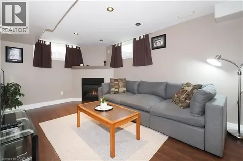7 Ivy Lane Court Kitchener ON N2N 3P8