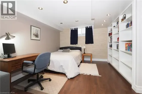 7 Ivy Lane Court Kitchener ON N2N 3P8