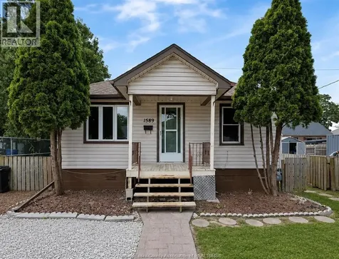 1589 Drouillard Windsor ON N8Y 2S1