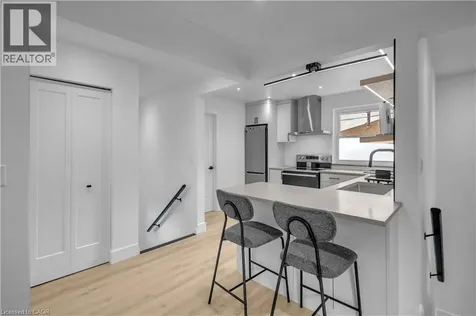 253 Fernwood Crescent Hamilton ON L8T 3L7