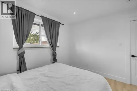 253 Fernwood Crescent Hamilton ON L8T 3L7