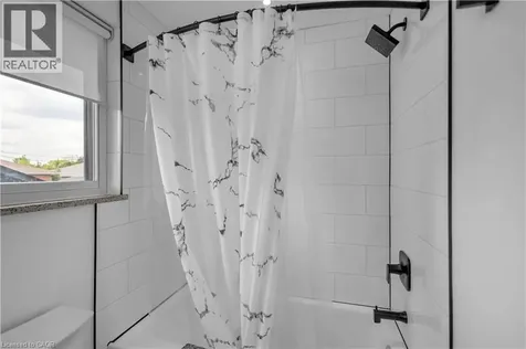253 Fernwood Crescent Hamilton ON L8T 3L7