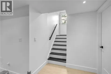 253 Fernwood Crescent Hamilton ON L8T 3L7