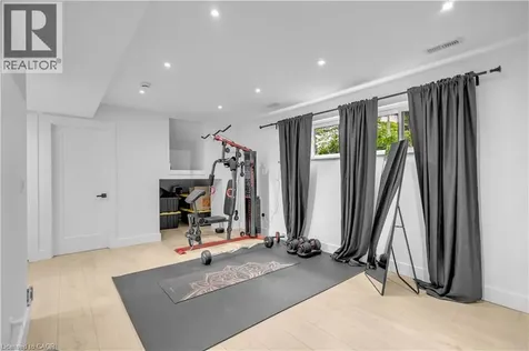253 Fernwood Crescent Hamilton ON L8T 3L7